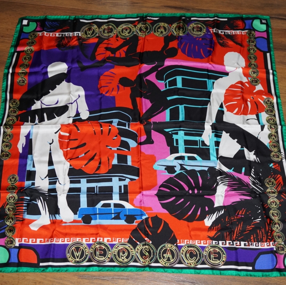 ❗Versace 80s Pattern Pure Silk Foulard Multicolor Scarf❗